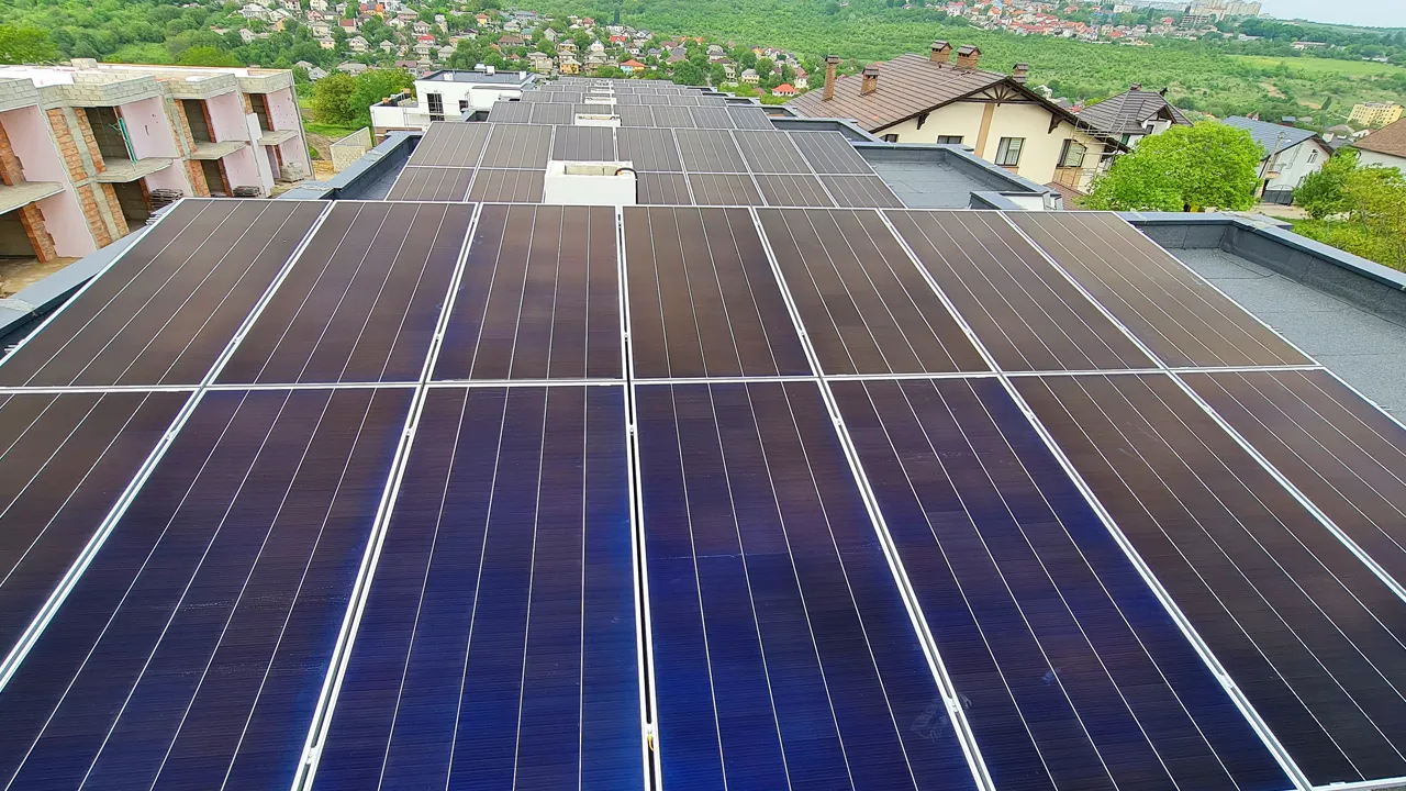 Megawatt instalație de panouri solare pentru complexul rezidențial Eco Villa