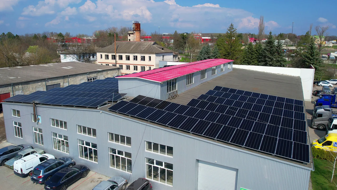 Megawatt instalație panouri solare Luxfruct
